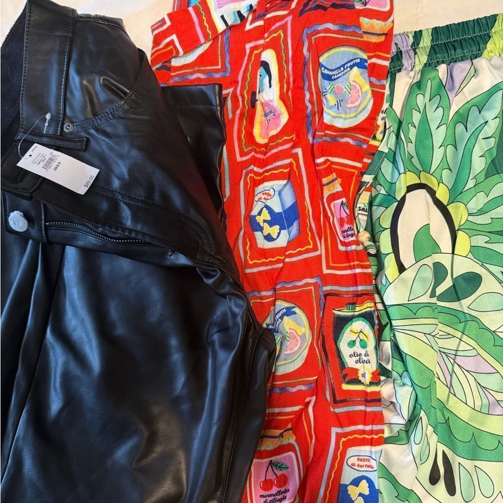 GAP  Black flare brand new size 29 with tag
Colorful 2 pants 
Both sized m